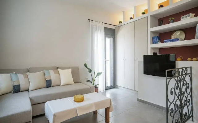 Elegant City Apartment - 250m From Solomos Square