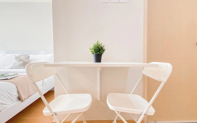 Studio Near Rajawali Station At Amethyst Apartment – Guest Rooms – Jakarta