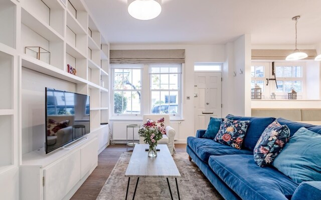 Quiet 2 Bed 2 Bath Mews House South Kensington