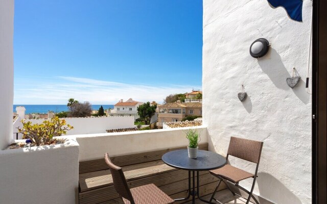 Stunning 2BR Apartment near the Beach Ref 54