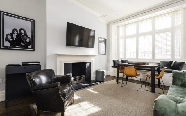 The Berkeley Square Suite