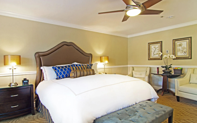 Carriage House Inn