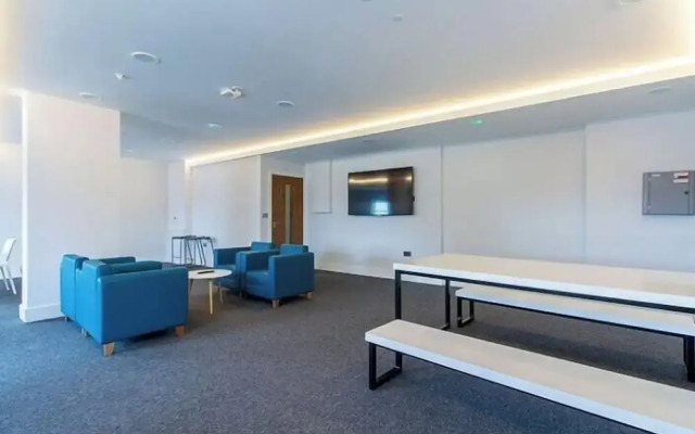 Student Stylish Studio at Seven Sisters