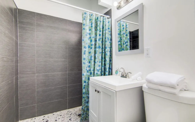 Cozy South Beach 1BR Apt Near Beach and Ocean Drive