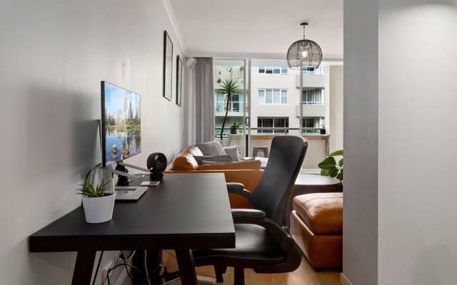 Spacious 1 Bed Near Manly Beach