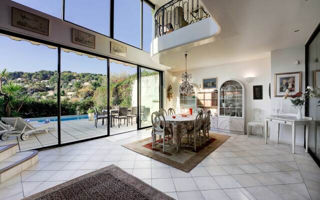 Semiramis at Villa Laurie Mougins