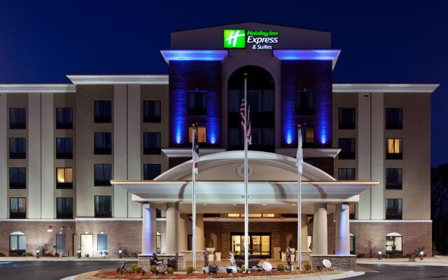 Holiday Inn Express & Suites Hope Mills-Fayetteville Arpt, an IHG Hotel