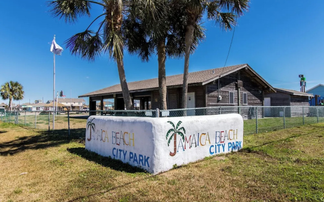Peggy's Hideaway by Ryson Vacation Rentals
