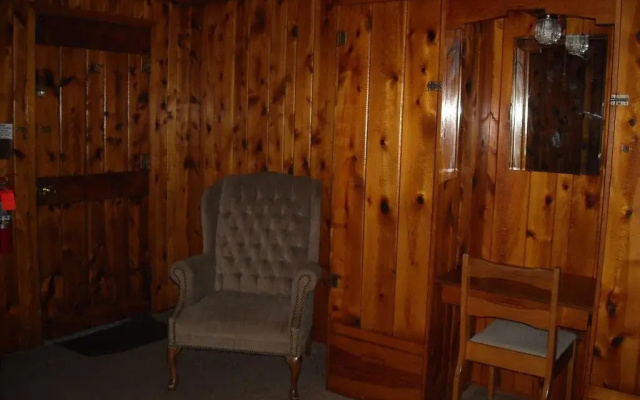Calamity Peak Lodge