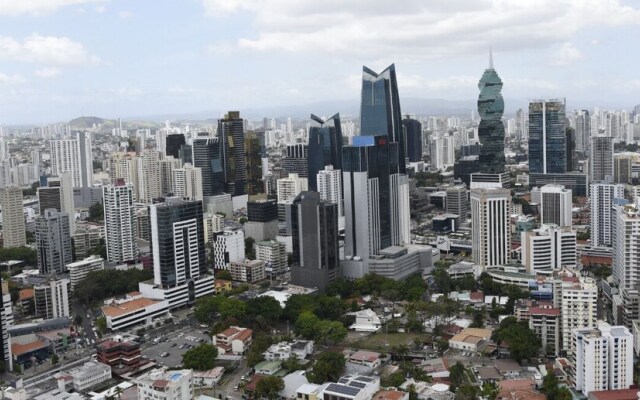 Apto. 48F vista a la Ciudad