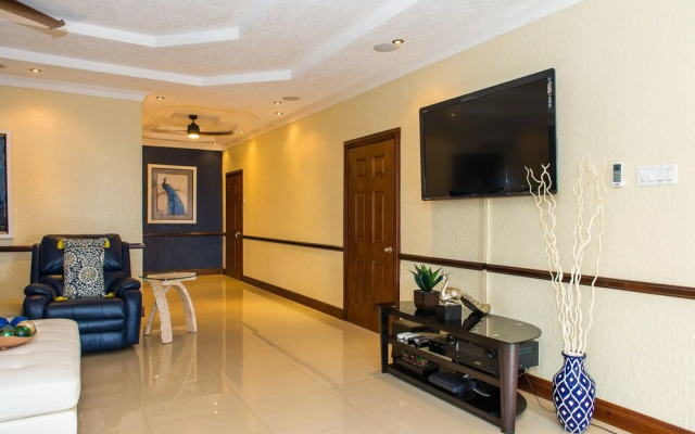 Kingston Luxury Family Retreat