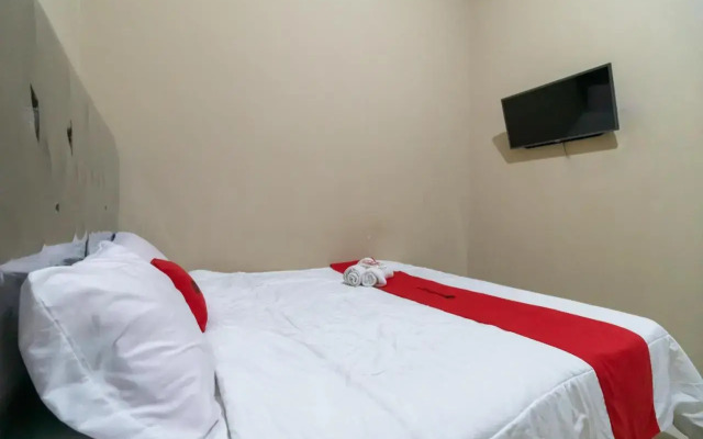 RedDoorz Plus near Palembang Trade Center 2