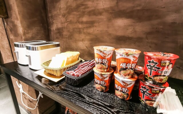 Changwon Jinhae Almond Hotel