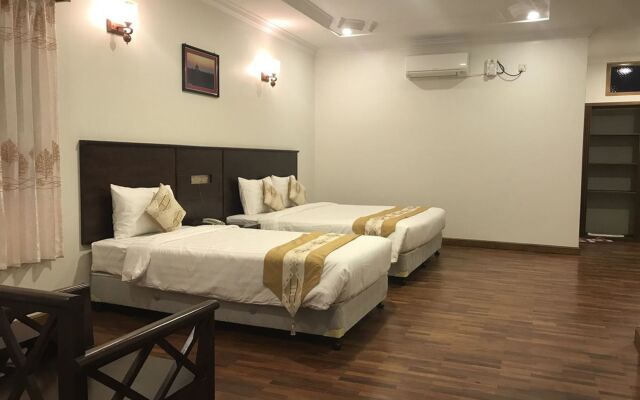 Famous Hotel Bagan 2