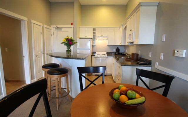 Rivertide Suites Hotel