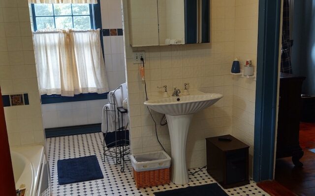 1805 House Bed and Breakfast