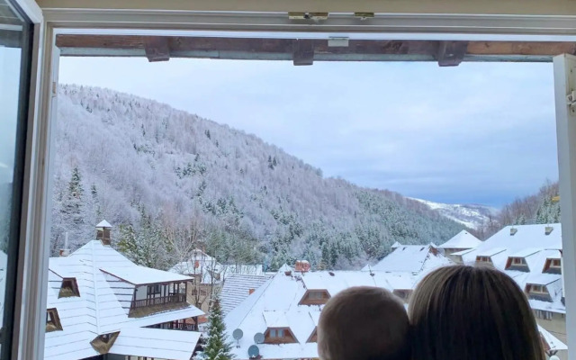 Ski-in & Ski-out, Apartman Filip - 30m from GONDOLA Brzeće