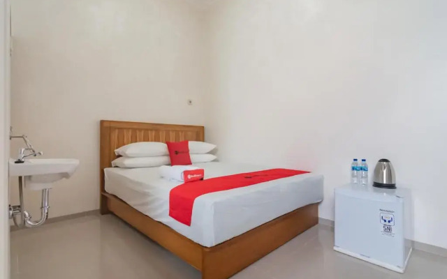 RedDoorz Syariah Plus @ Perintis Guesthouse Tasikmalaya