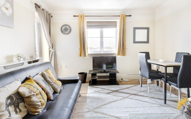 Stunning 2-bed Apartment in Grays