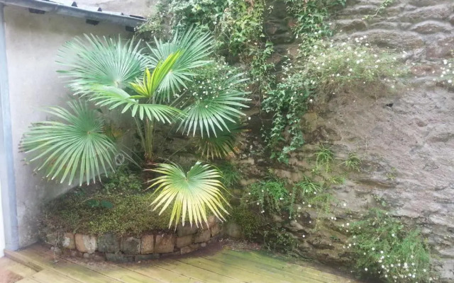 Studio avec terrasse, proche tram