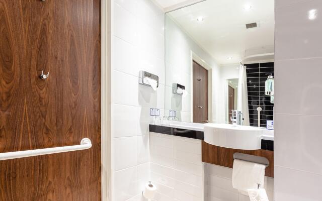 Holiday Inn Express Edinburgh Airport