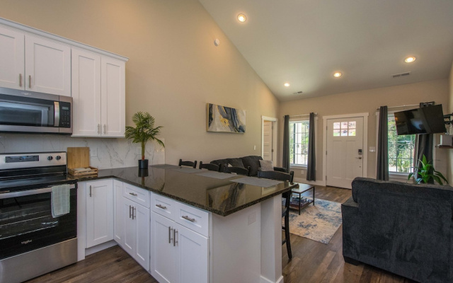 Hendersonville Duplex Sleeps 8 Free Tix