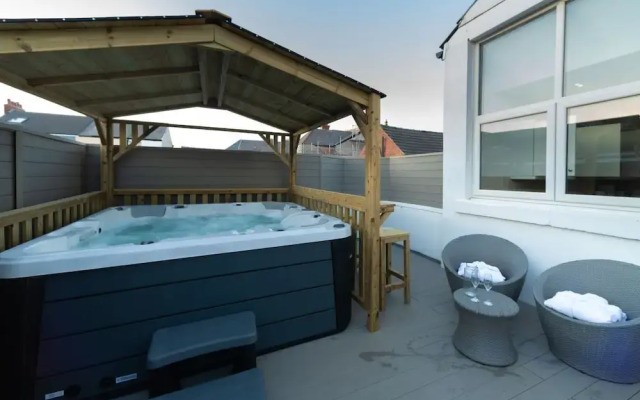 The Bells HOT TUB on Private Terrace Apartments