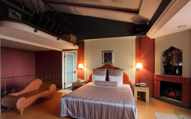 Regale Villa Hotel