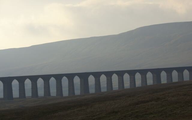 3 Overlands, Settle