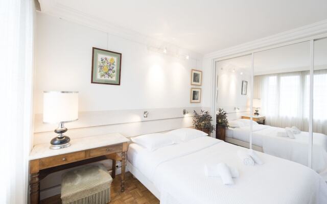 Apartment near Pont de Grenelle