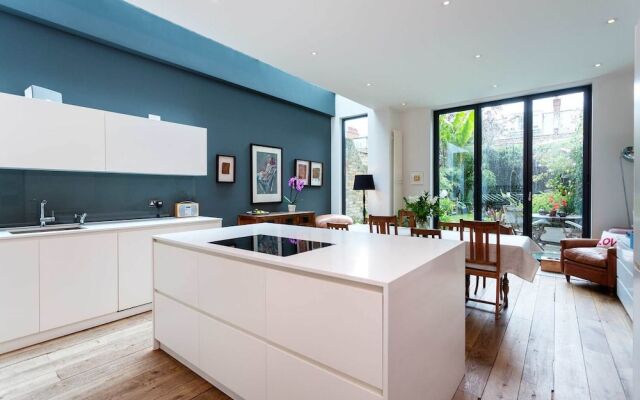 Deluxe In Notting Hill