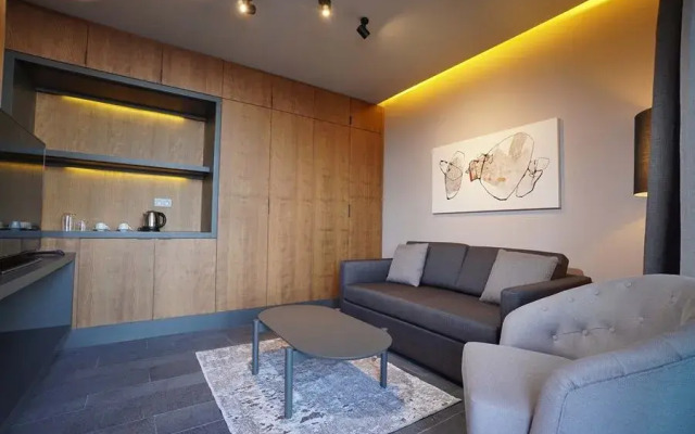 Red Rock Hotel & Suites By Selseve