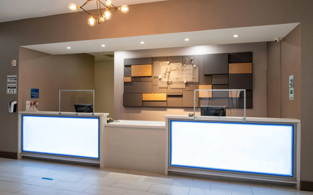 Holiday Inn Express & Suites Los Angeles Downtown West by IHG