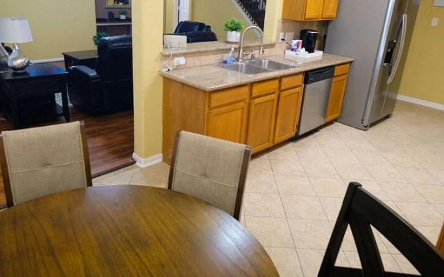 4Bdrm 3.5Bath 11Beds - Great House
