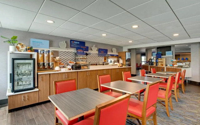 Holiday Inn Express W-I40/Whitebridge Road by IHG