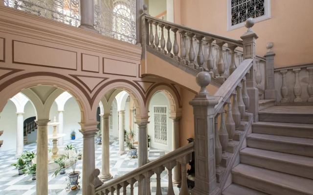 Cozy Apartment in House-Palace with Private Patio