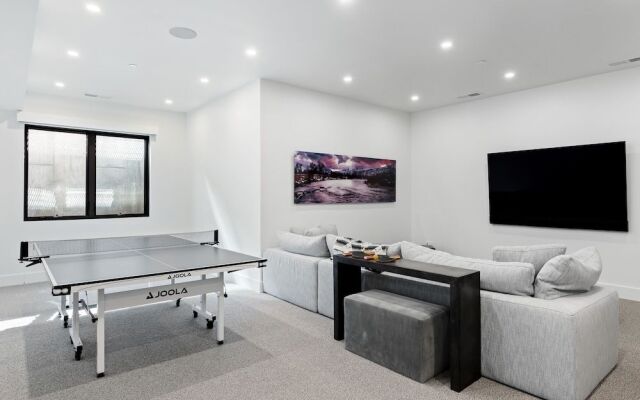 Modern Mountain Retreat