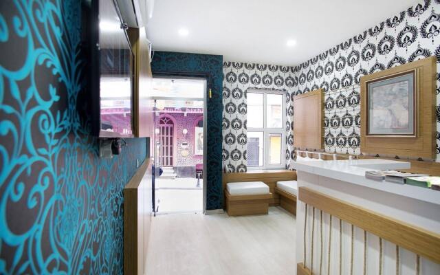 La Pazza Suites Hotel