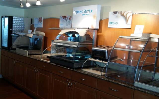 Holiday Inn Express & Suites Bradenton West by IHG
