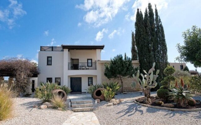 3 bedroom Villa Anassa 31 with private pool and golf course views, near resort village square on Aphrodite Hills Resort