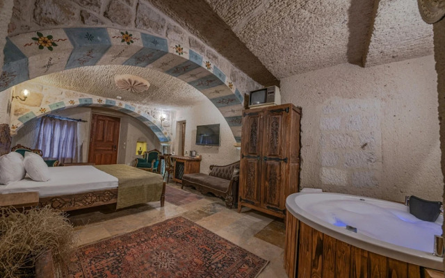 Capp Royal Cave Hotel