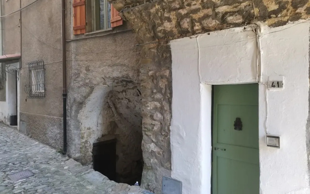 Cozy Mountain Apartment Retreat in Bajardo