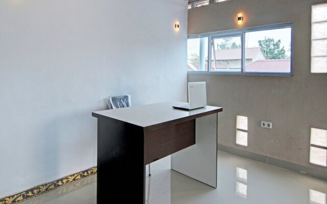 OYO 93088 Celine Home Syariah