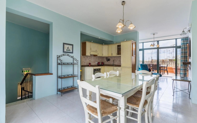 Fantastic 3 Bedroom Duplex Penthouse with Terrace