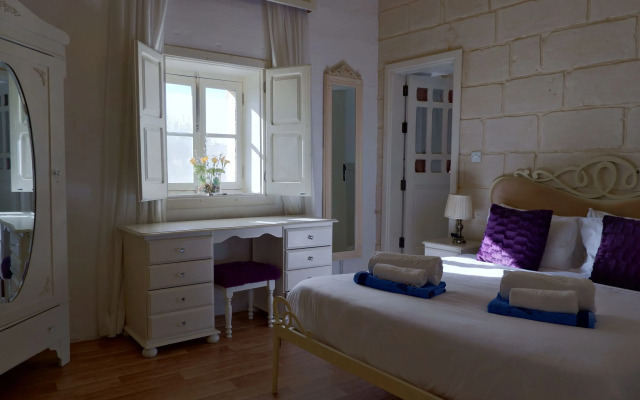 Village Knights Accommodation