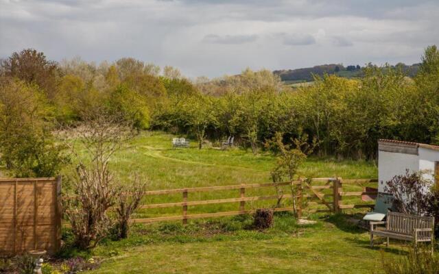 Beautiful 2 bedroom guest house with private pool in Lacock, Wiltshire