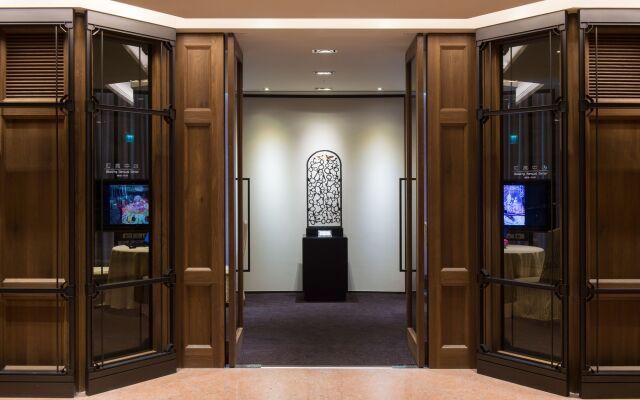 Monarch Plaza Hotel