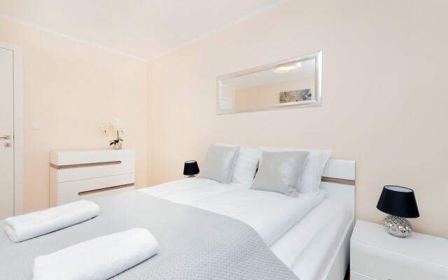 Apartment Batorego Gdynia by Renters