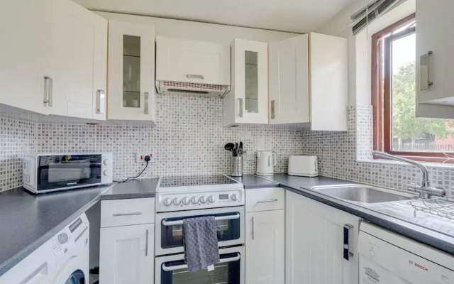 Canadawater-2bedroom-1bathroom-free Parking