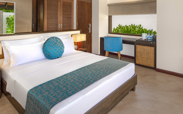 NOOE Maldives Kunaavashi Hotel